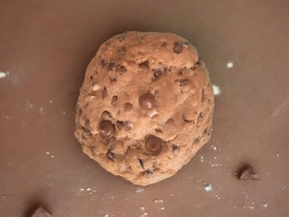 Galletas de chips de chocolate rellenas de ganache